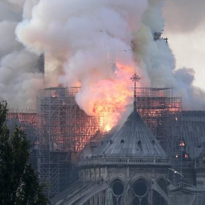 Catedral de Notre-Dame a arder…